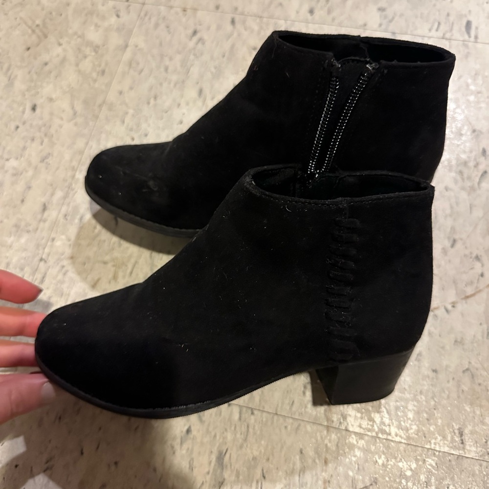 Girls booties size 13